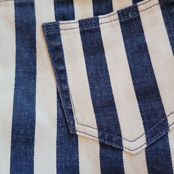 Forever 21 Vertical Wide Stripe Dark Denim / White Shorts Size 28 NWT - Picture 6 of 6